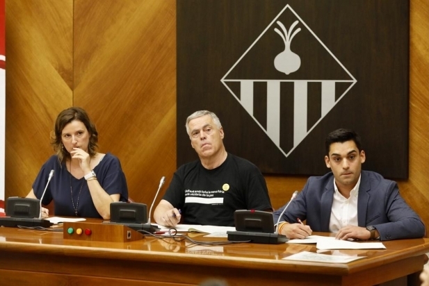 JM Calaf, d'ERC Castellar, (centre), a la mesa d'edat del ple de constitució del Consell Comarcal - C.C.
