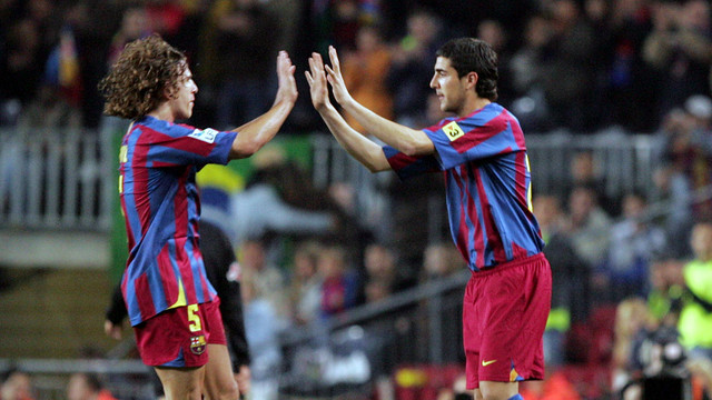 Rodri substituïnt a Carles Puyol al Camp Nou, en un partit de lliga.