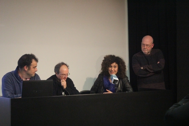 La directora del documental Estem voltats de pocavergonyes, Clara Soley, i el productor executiu, Anton Carbonell, durant la presentació del BRAM amb àlex Portolés i Pere Joan Ventura  / I. V.