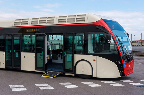 Model de bus ràpid biarticulat en servei a Barcelona. || Cedida
