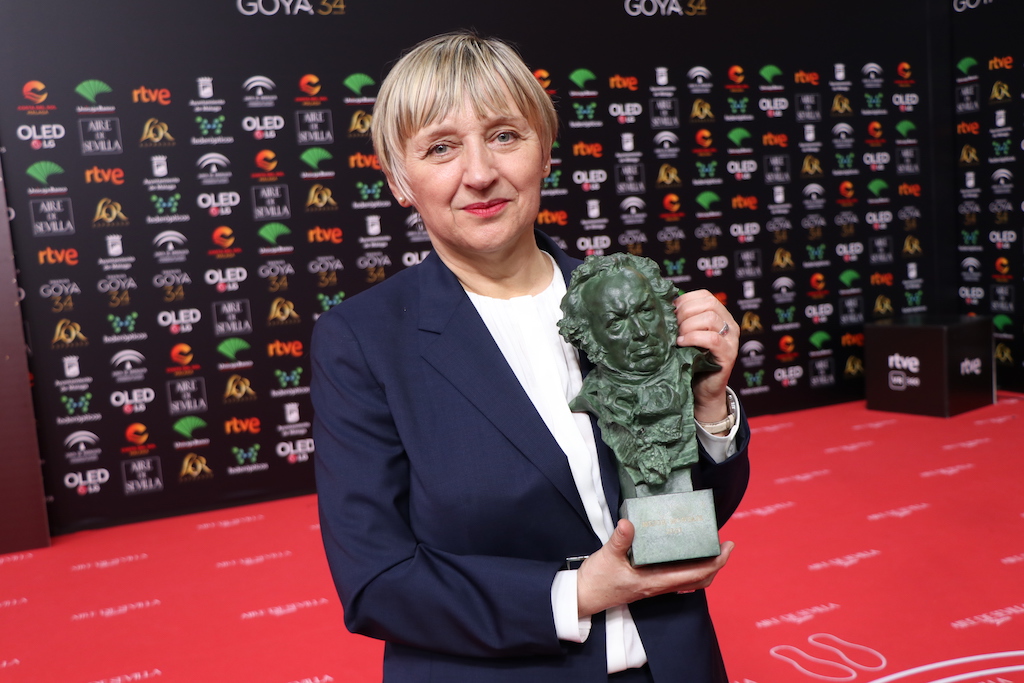 Teresa Font rep el Goya pel Millor Muntatge per 'Dolor y gloria' de Pedro Almodóvar. || CEDIDA