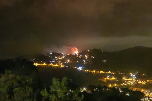 L'incendi de dimarts a la nit vist des de Sant Feliu del Racó / CEDIDA