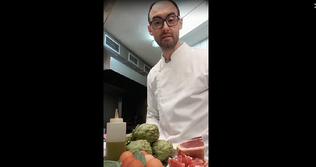Carles Calsina explica, en un video, una recepta amb carxofes del prat, ous eco i pernil. 