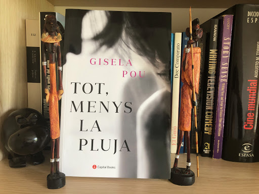 'Tot, menys la pluja', de Gisela Pou, ha estat un dels més venuts aquest maig. || A. G.