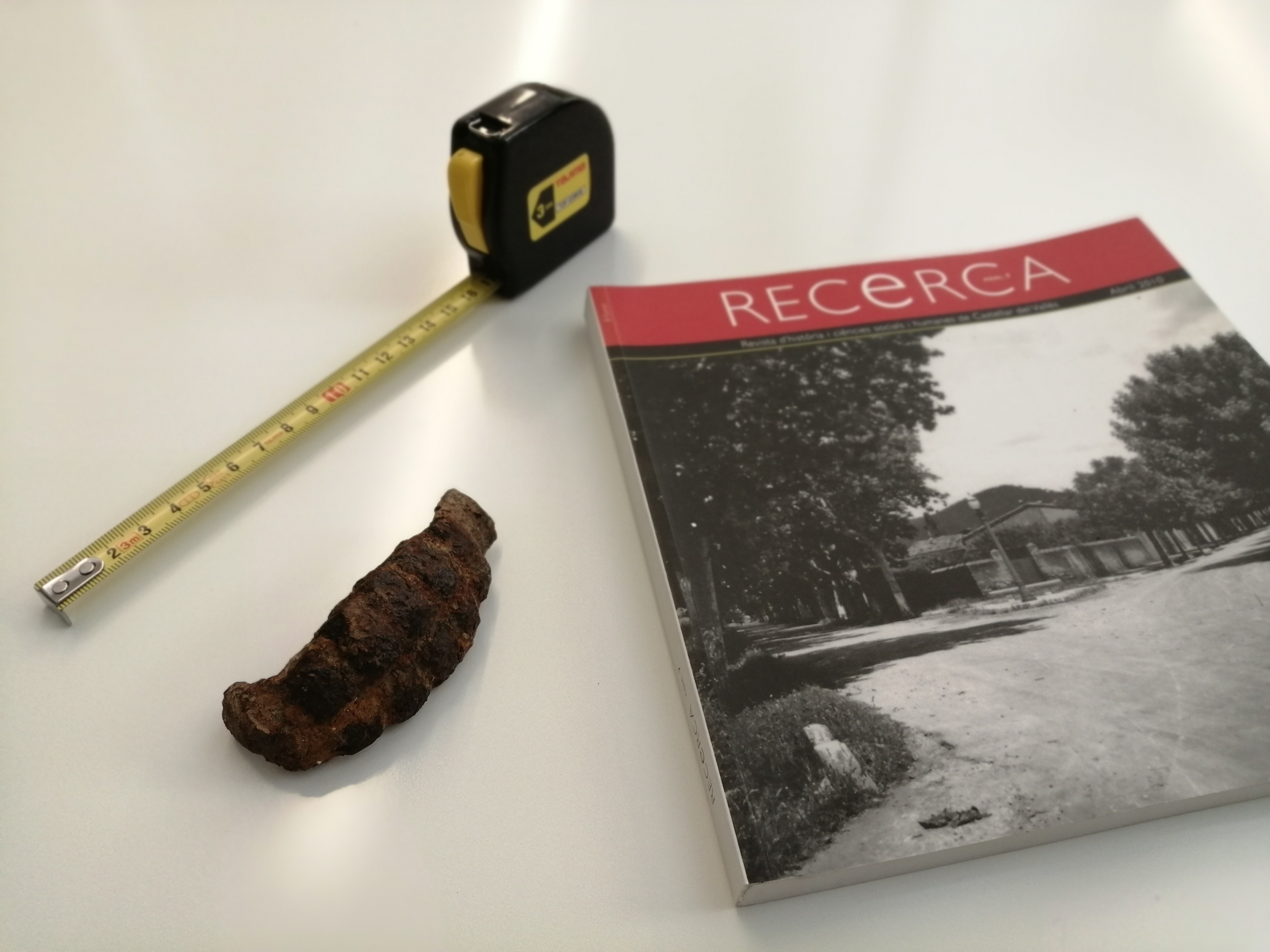 Detall de les restes d’una granada de mà de la Guerra Civil / C. D. 