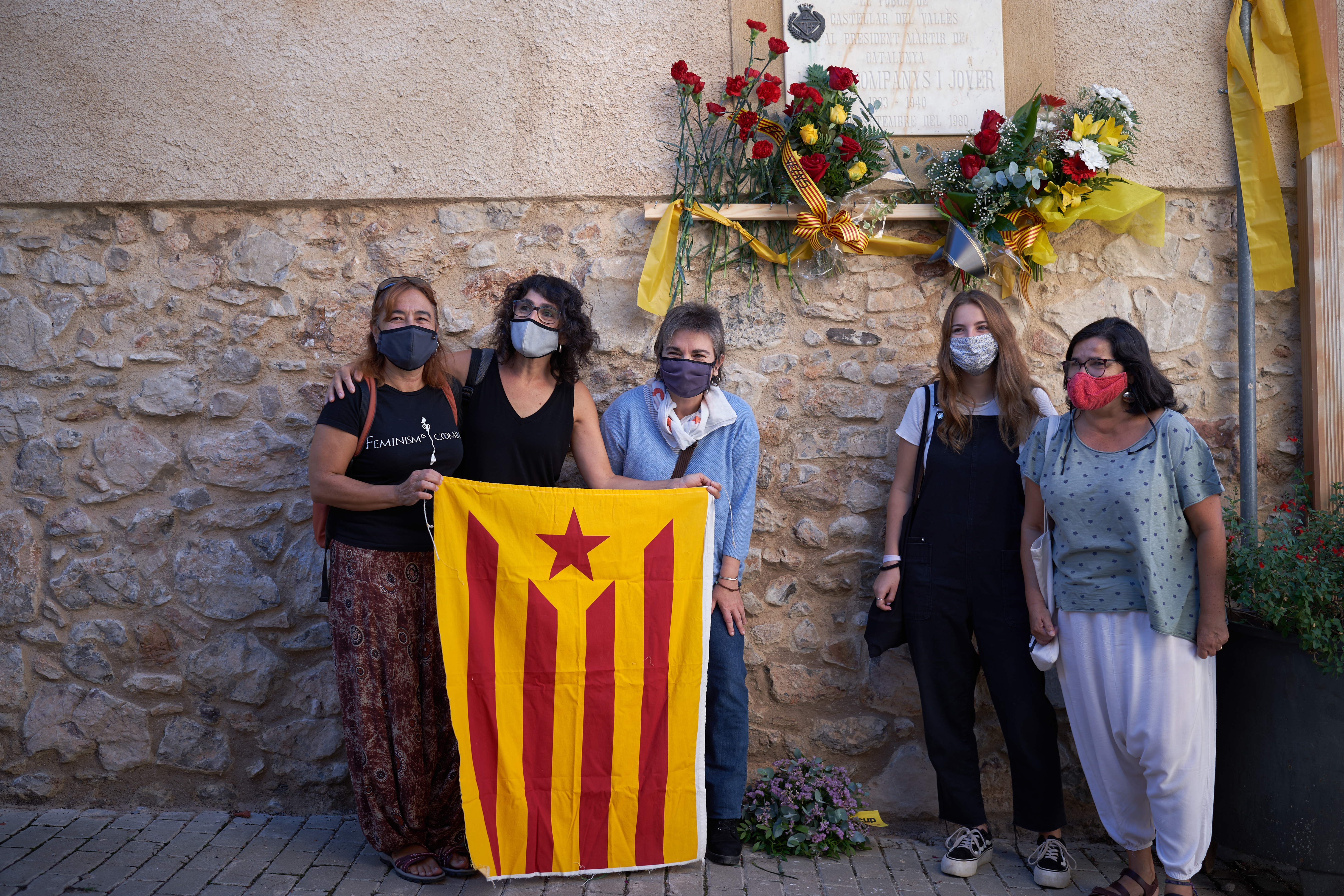 Les representants de la CUP que han participat en l'ofrena a Cal Targa || Q. Pascual