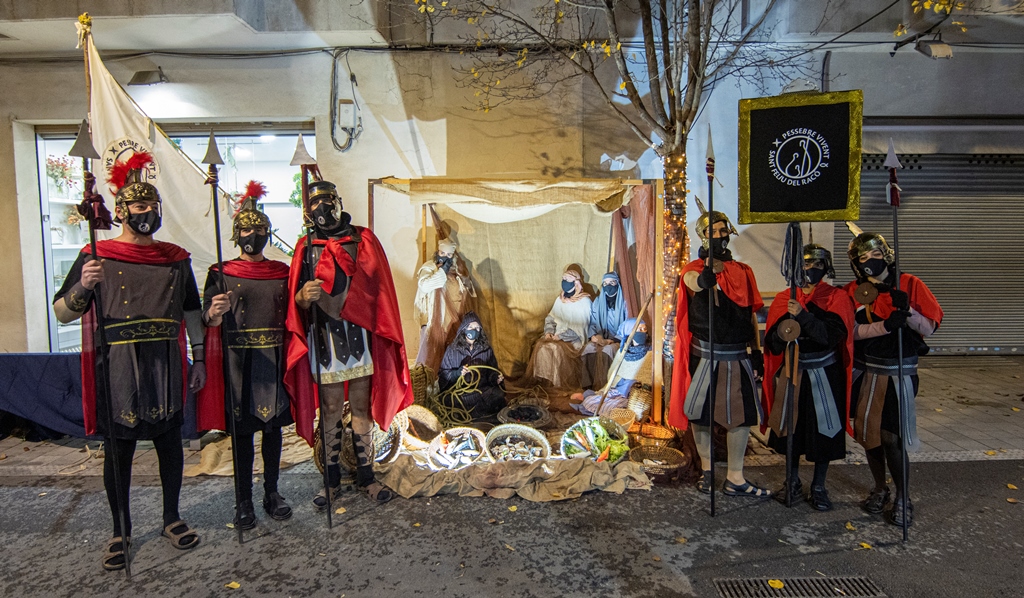 El Pessebre Vivent de Sant Feliu del Racó ha programat aquesta acció, en dos grups de sis, per fer ambient nadalenc / C. Díaz