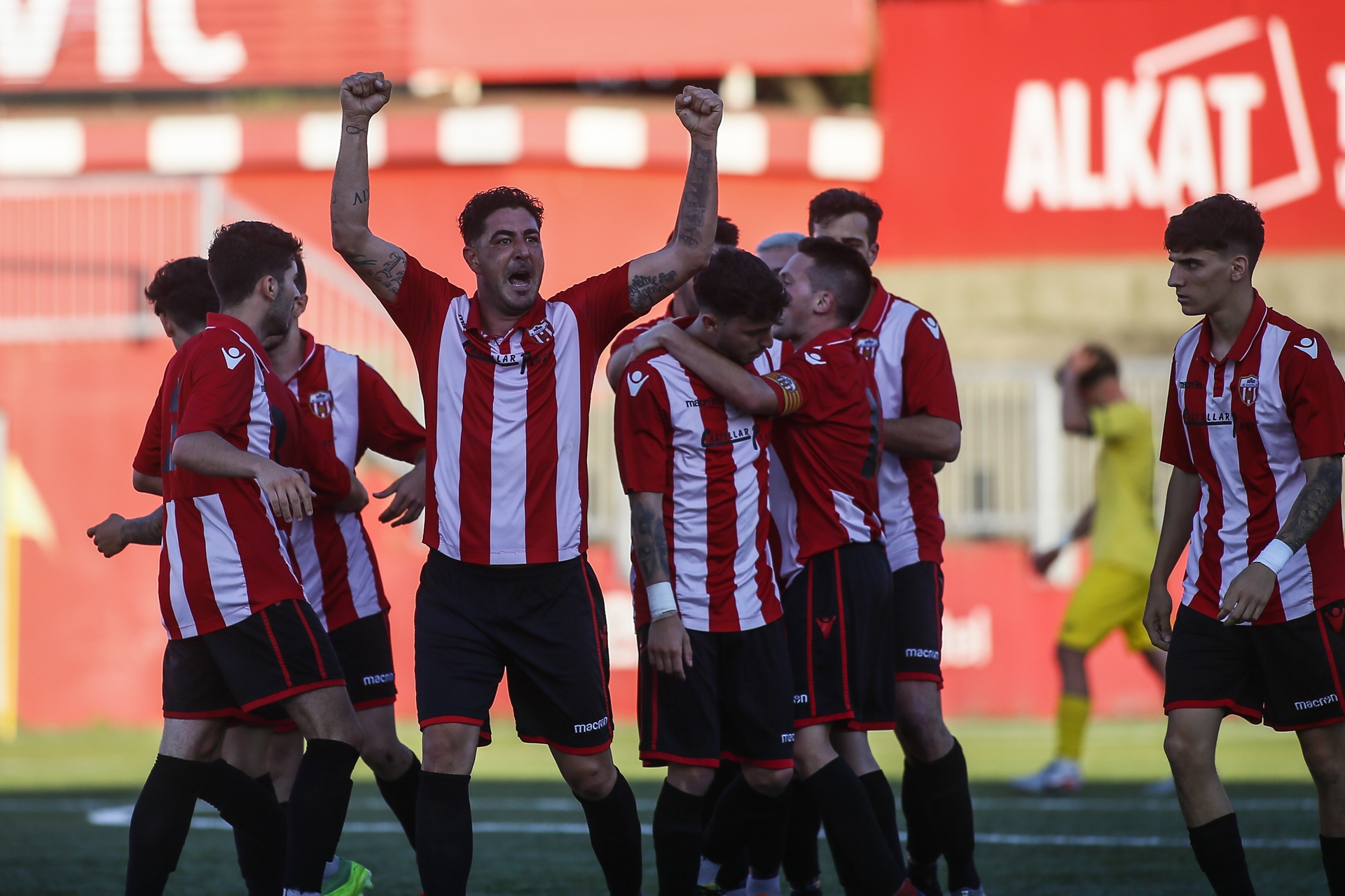 Rodri celebra el segon gol de la UE Castellar.