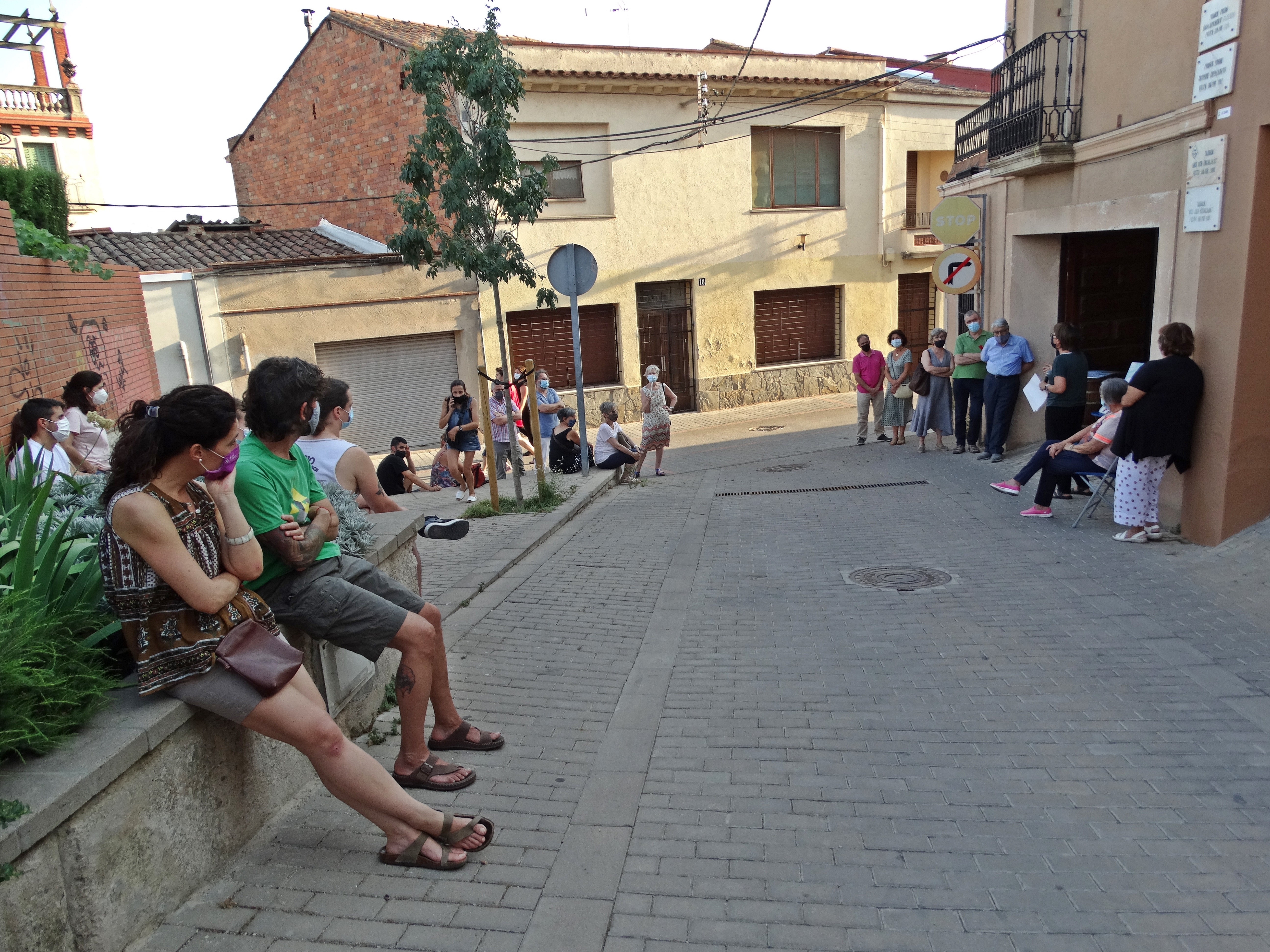 Els assistents a 'Les bruixes de Castellar' es van distribuir entre els carrers de les Roques i de la Mina. ||CECV-AH