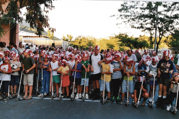 La patinada popular, una activitat que el Hoquei Club Castellar va començar a organitzar a la Festa Major de 2001