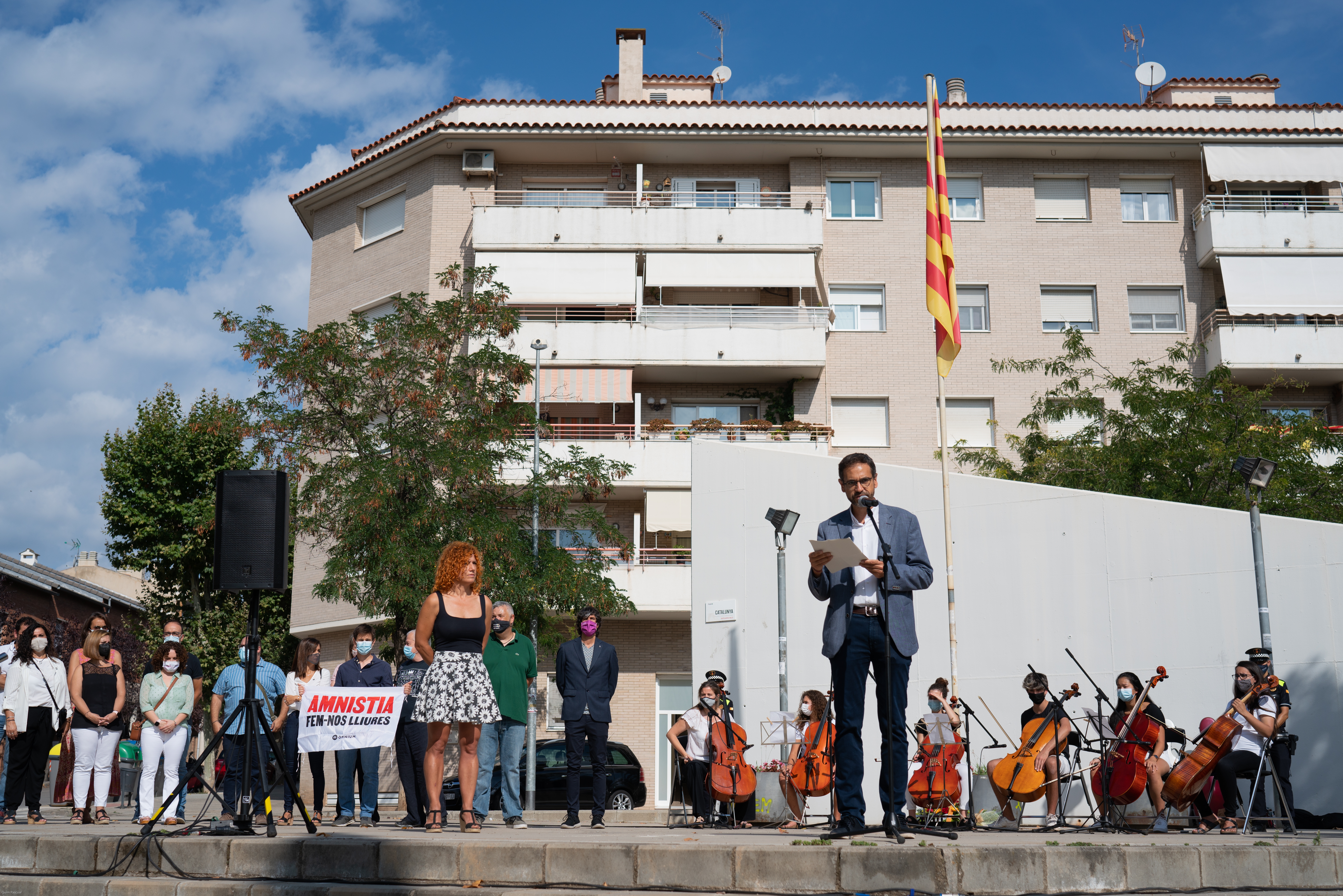 L'alcalde, Ignasi Giménez, fent la lectura del discurs institucional de la Diada