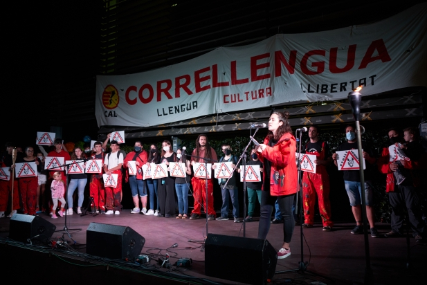 Representants del Correfoc a l'escenari del Correllengua || Q. Pascual