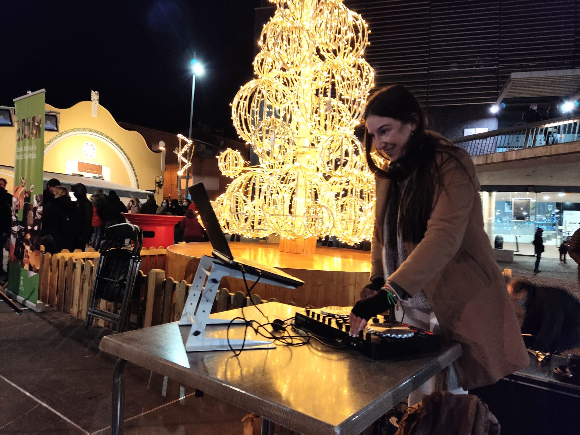 El punt final a aquest acte l'ha posat la música de la DJ Casandra / C. D. 