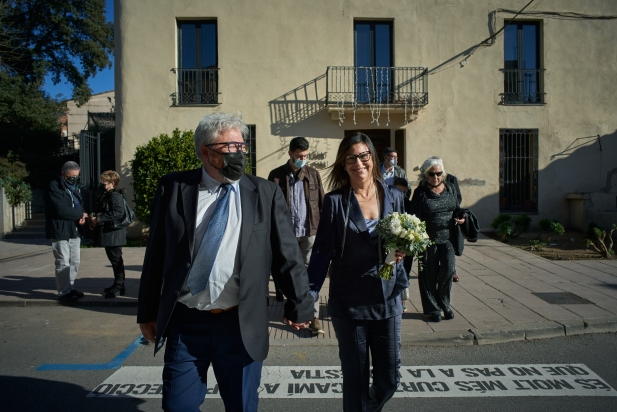 Vicenç Milla i Carmen Bonache després de casar-se al Jutjat de Pau el 14 de gener