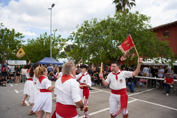 A la Festa de la Primavera hi van actuar el Ball de Bastons