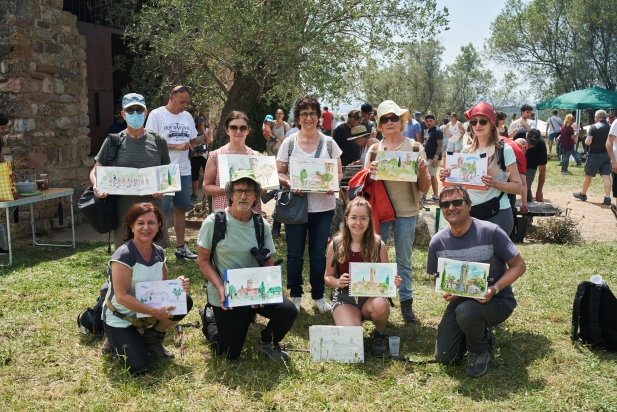 Els participants a la trobada oberta Urban Sketchers Dibuixant Castellar, una de les novetats d'aquesta edició de l'Aplec de Castellar Vell