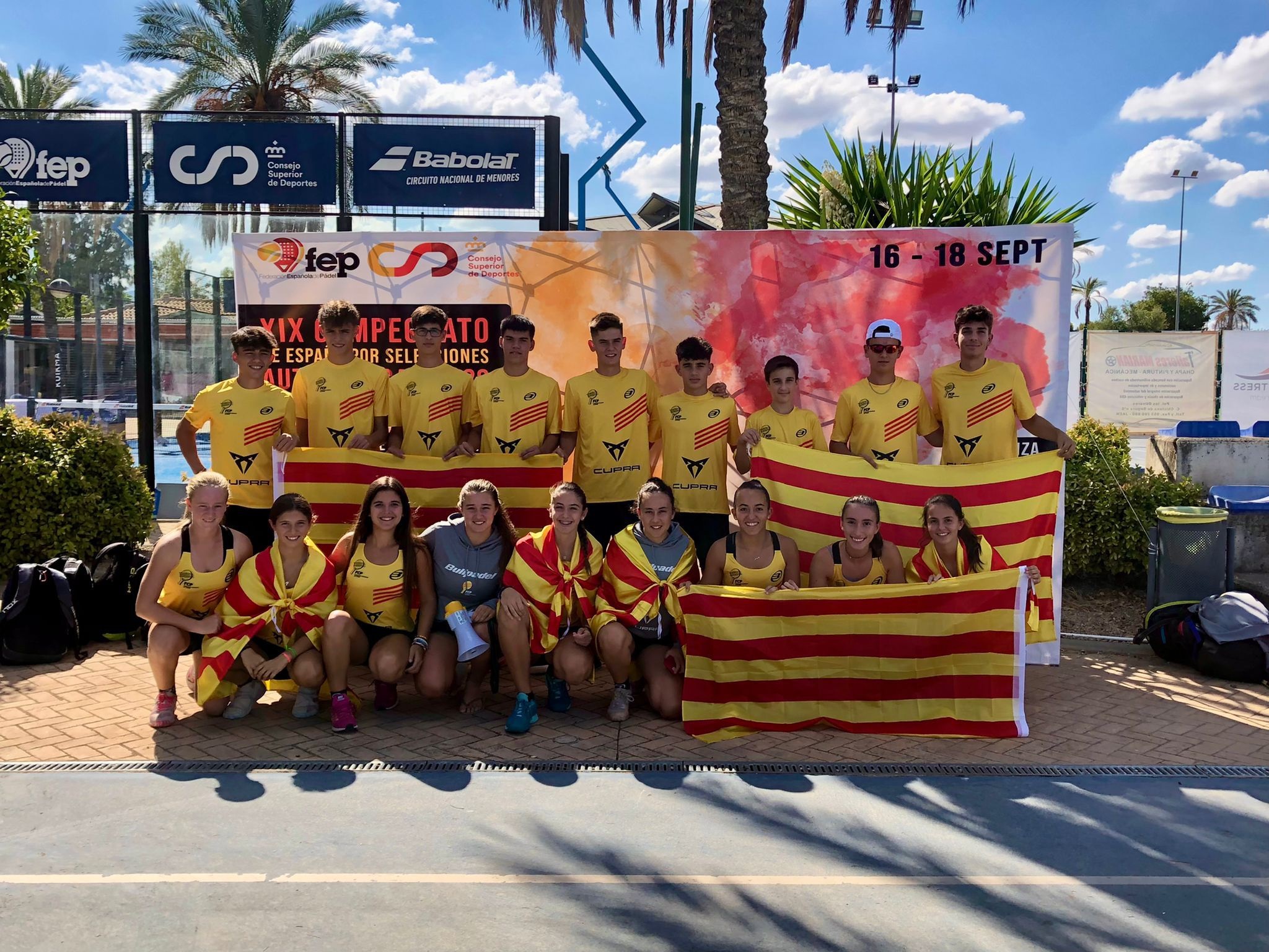 Foto de família de les jugadores i jugadors catalans a Jaén