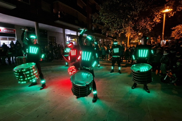 Batucada amb Perculights en l'acte de l'encesa de l'enllumenat de Nadal  - J.MELGAREJO