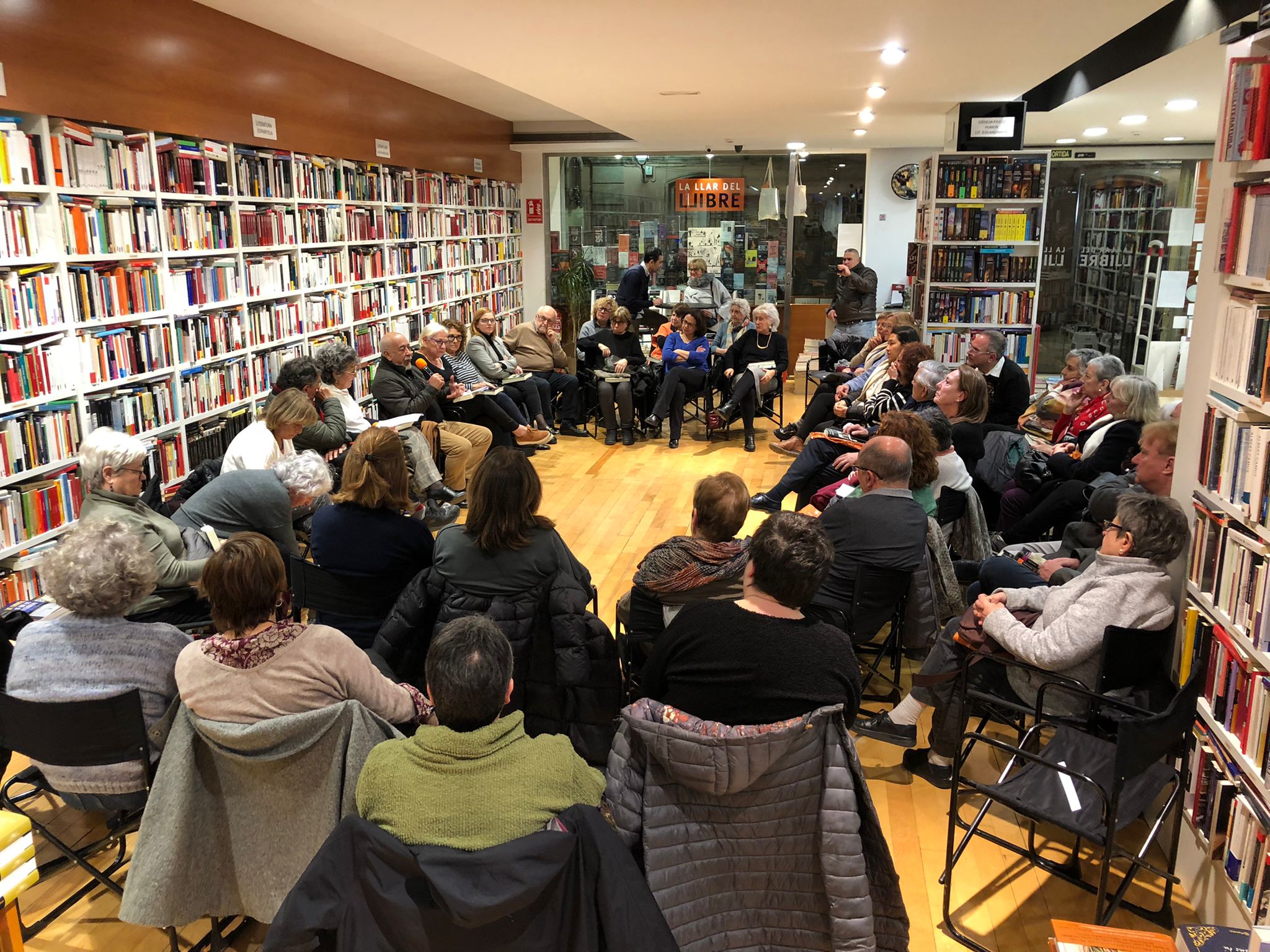 Moment del Club de lectura de Leonardo Padura. || CEDIDA