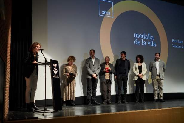 La consellera de Justícia, Gemma Ubasart, en l'acte de concessió de la Medalla de la Vila a Pere Joan Ventura amb l'alcalde, Ignasi Giménez, i els portaveus de Som de Castellar-PSC, Joan Creus, ERC , Dolors Ruiz, i Junts per Castellar, Pau Castellví La consellera de Justícia, Gemma Ubasart, en l'acte de concessió de la Medalla de la Vila a Pere Joan Ventura amb l'alcalde, Ignasi Giménez, i els portaveus de Som de Castellar-PSC, Joan Creus, ERC , Dolors Ruiz, i Junts per Castellar, Pau Castellví