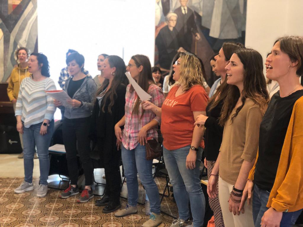 Assaig del Cor d'Atzamares i les Rebels de braçet. || COR SANT ESTEVE
