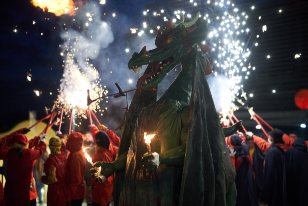 La Víbria va ser la gran protagonista de la 'Triforca' viscula el dissabte, una gran prèvia a la diada de Sant Jordi || Q. Pascual