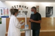 La infermera Rosa López informant al Centre d’Atenció Primària sobre la setmana sense fum / Carles Díaz