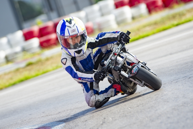 Max Gálvez en acció, al circuit d'Osona