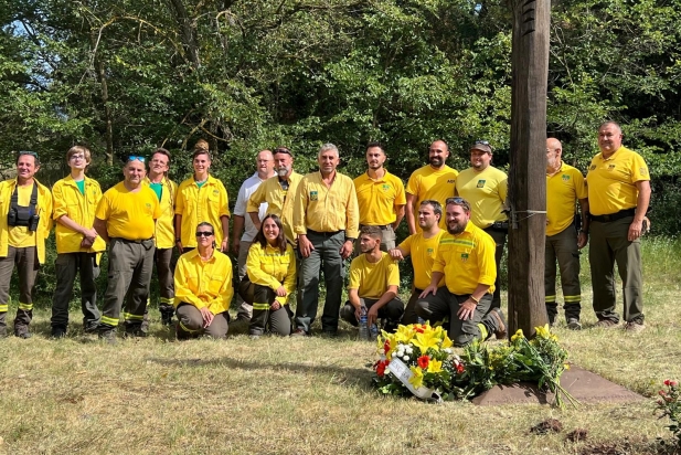 Representació de les ADF de Catalunya en l'acte de record del 20è aniversari de l'incendi de Sant Llorenç -MANEL GÓMEZ