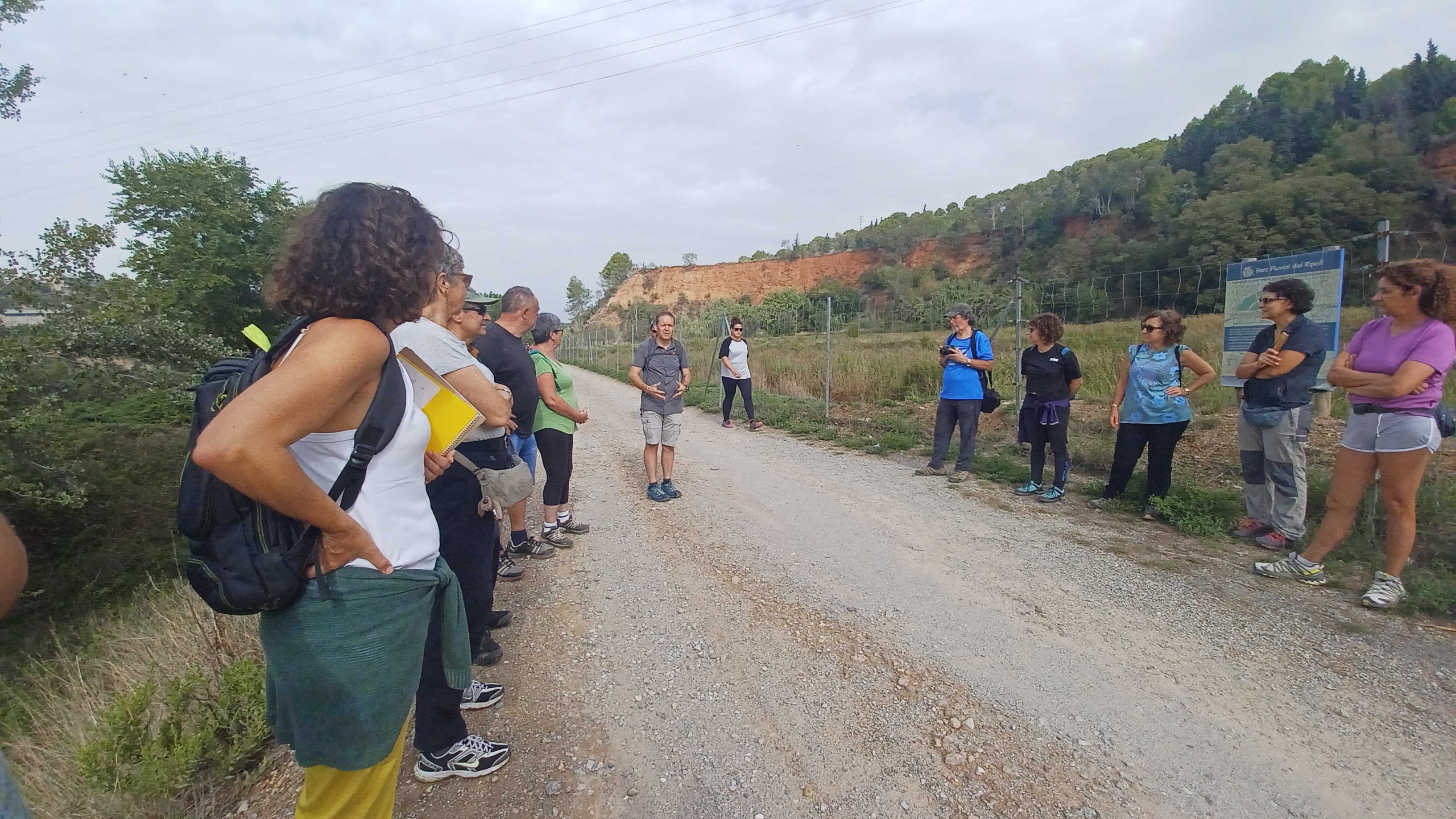 Un dels molins del recorregut, on es poden apreciar les petites finestres per on es ventava el paper. || M. A.