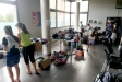 Una imatge del quart mercat d'intercanvi de roba de Som Tribu