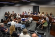 Membres del consistori i públic assitent a la sessió plenària del passat dimarts, 26 de setembre. ||C. Díaz