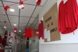 ‘Tristament, tot al vermell’, l’exposició de l’Escola Municipal de Persones Adultes Les Teixidores | J.Clapés