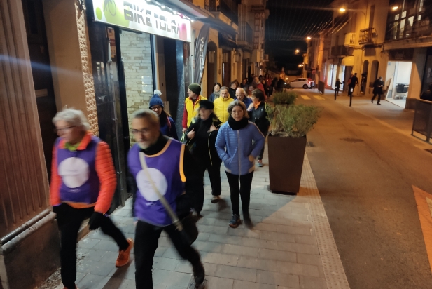 La regidora de Feminismes i LGTBIQ+, Àngela Bailén, donant pas al manifest / C. Díaz