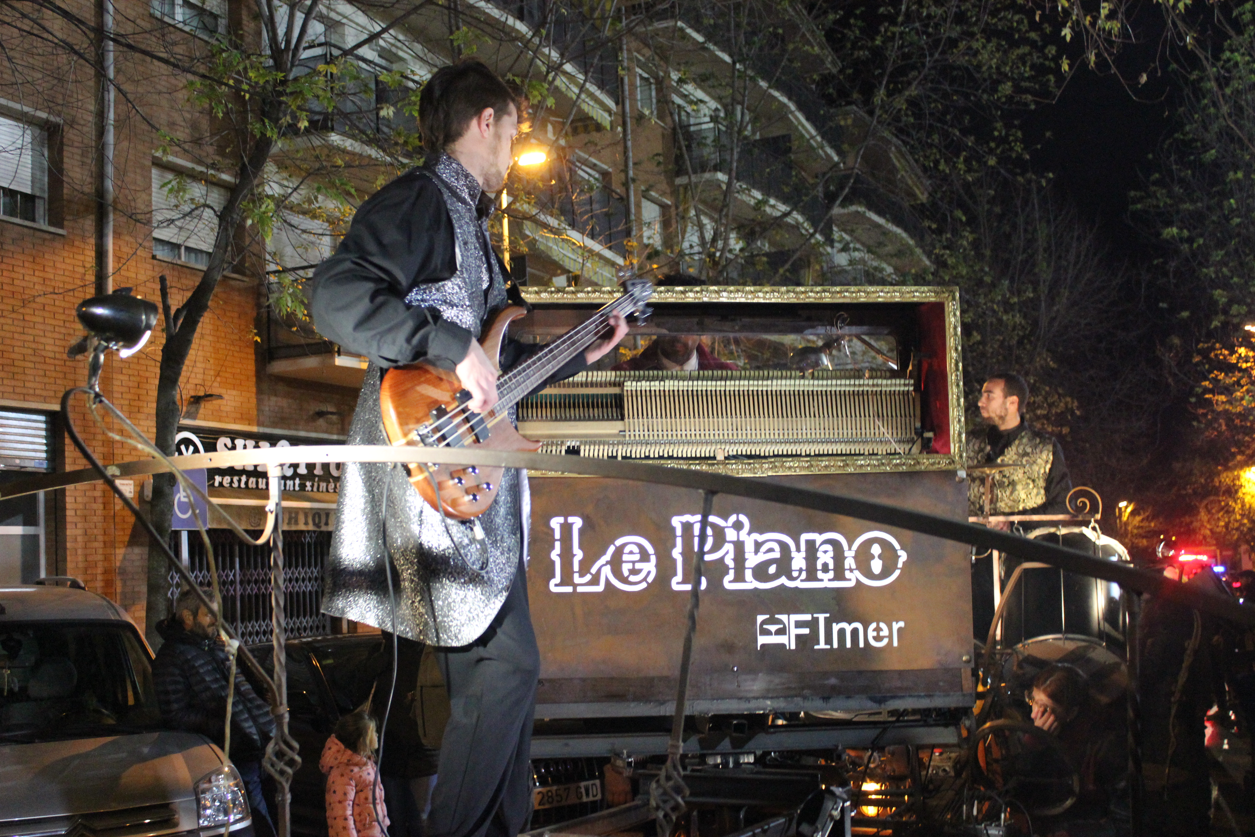 L'espectacle Le Piano pels carrers de Castellar