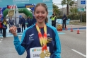 Gina Torres amb les dues medalles de campiona d'Espanya penjades al coll
