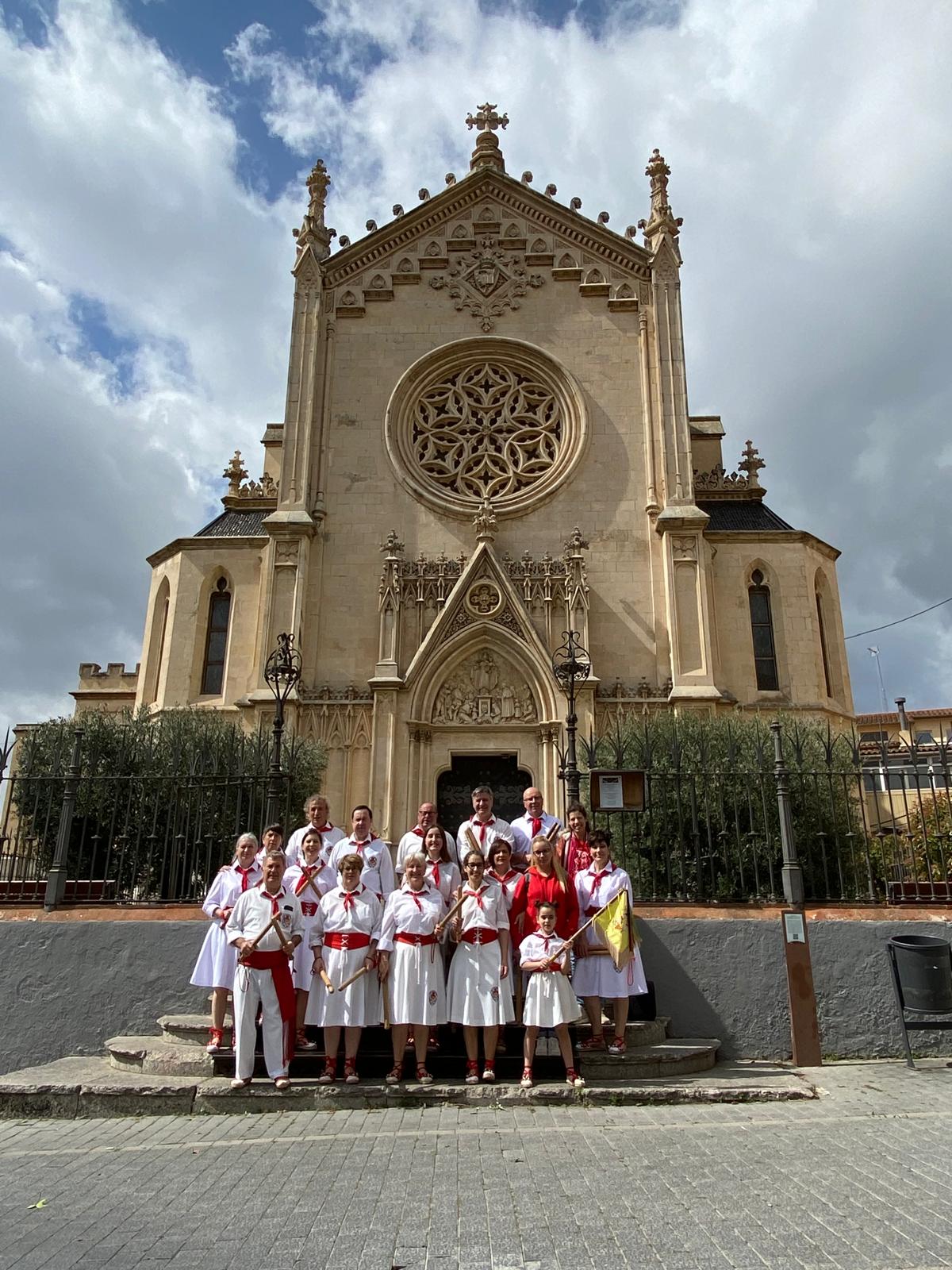 El Ball de Bastons, a l'església de Sant Esteve. || CEDIDA