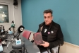 Luís Flores presentant el seu llibre a Ràdio Castellar. || M. A.