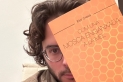 Eloi Creus publica ‘Com una mosca enganxada a la mel’ (Godall ed.). || CEDIDA