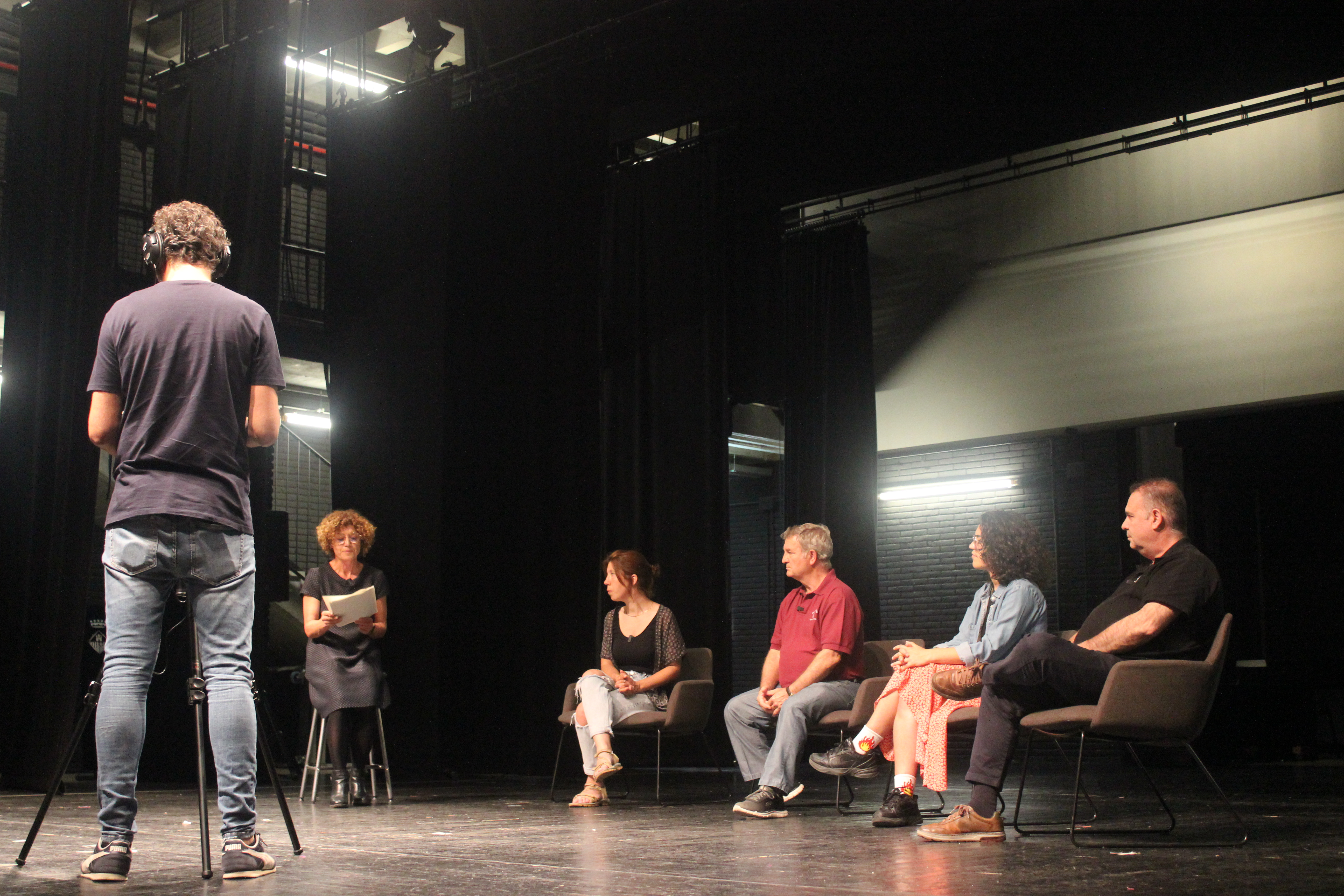 Moment de la gravació del Debat de cultura popular de Ràdio Castellar. || A. LLOR