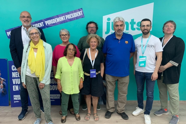 El grup de Junts la nit electoral de les eleccions europees a la seva seu de Sant Pere Ullastre