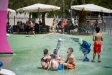L’estrena de l’espai de jocs de la plaça Catalunya va comptar amb nombrosos infants