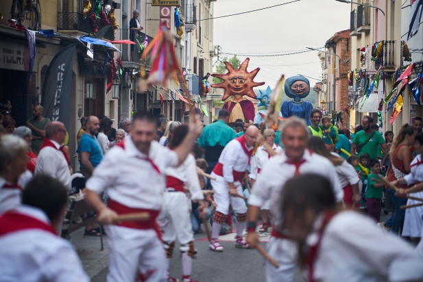 El seguici popular al seu pas pel carrer Major || Q. Pascual