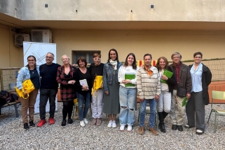 Els estudiants guardonats als Jocs Florals de l'EMPA Les Teixidores, amb la directora de l'escola, Antònia Pérez, la violinista i escriptora, Canòlich Prats, i l'alcaldessa, Yolanda Rivera - C.D.