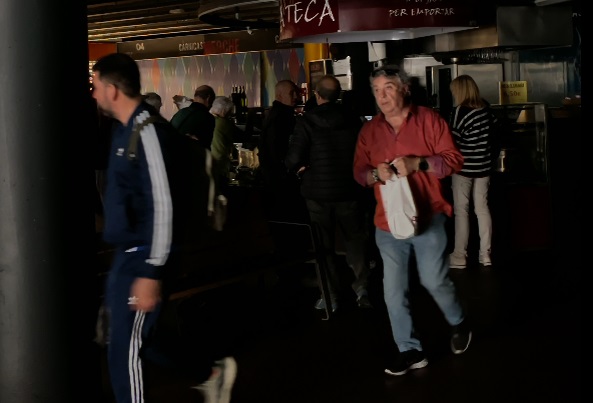 Clients a les fosques al Mercat Municipal