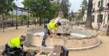 La Brigada Municipal ha començat a fer tasques de manteniment a fonts com la dels jardins del Palau Tolrà.  || AJUNTAMENT