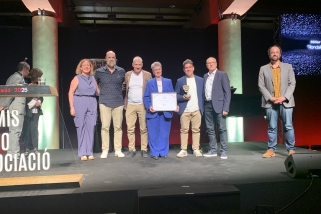 El moment de la recollida del reconeixement al Rondalles de Catalunya dels Premis Ràdio Associació