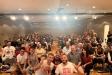 Els tres presentadors d'A les portes de Troia amb el públic assistent a la gravació del programa 500
