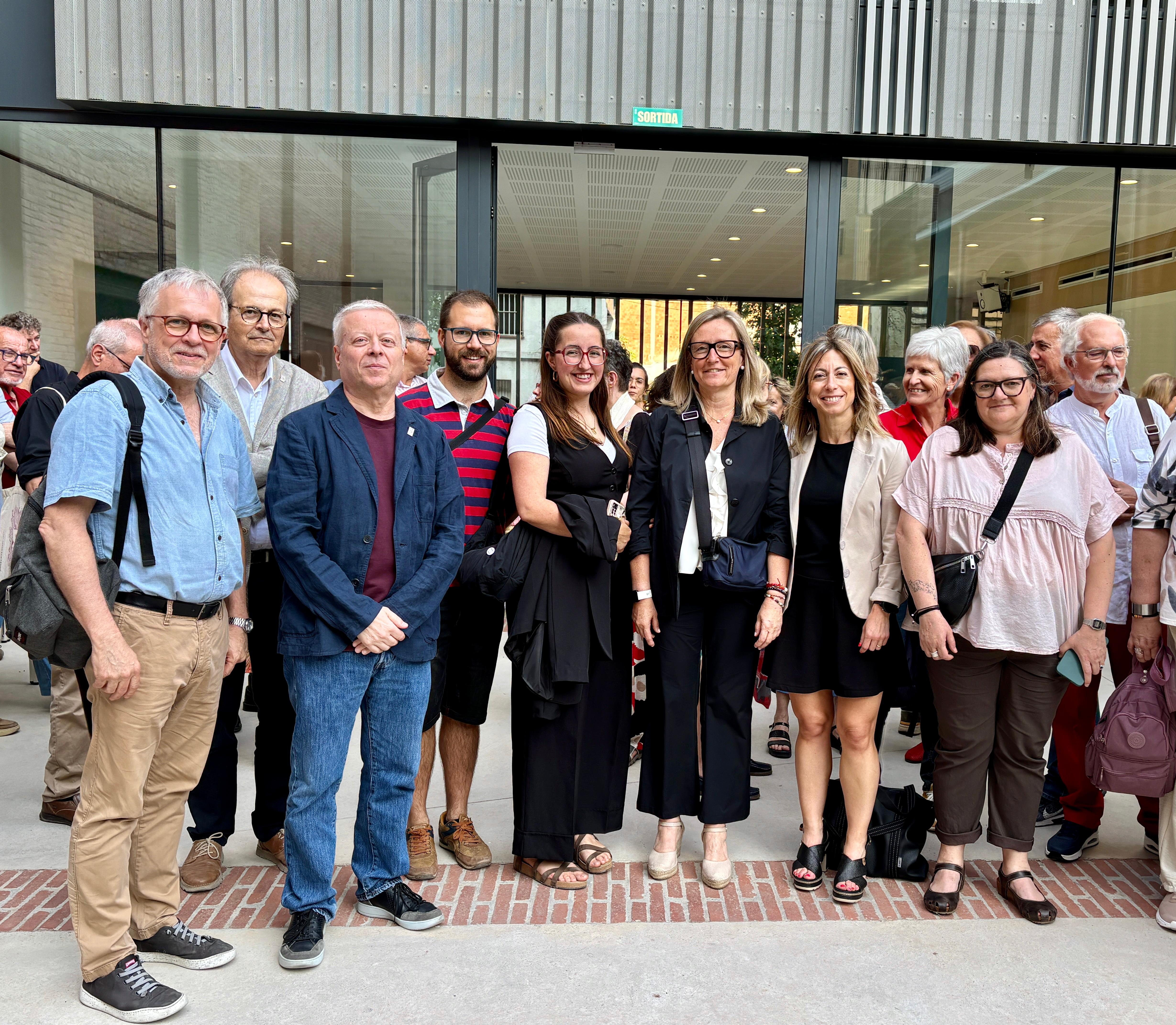 Foto de grup en l'acte de reconeixement a les entitats castellarenques durant el Dia de l'Associacionisme Cultural. || CEDIDA