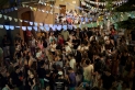 Ambient de festa al casc antic, la nit de dissabte amb el concert de Menta Fresca. || Q. Pascual